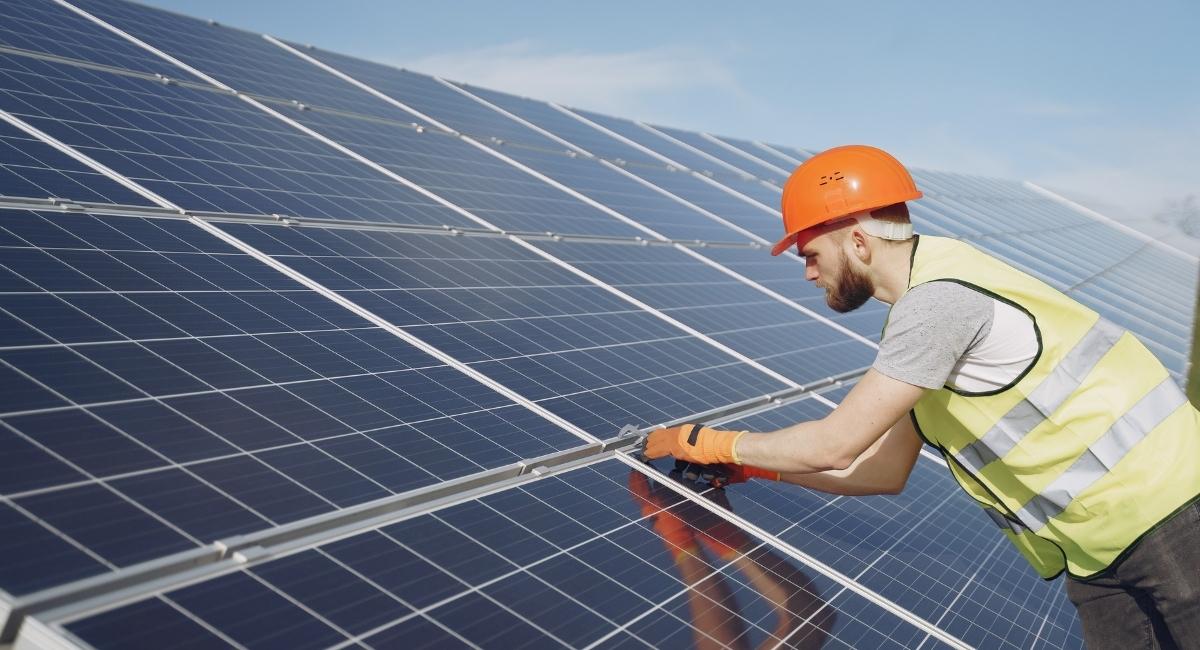 Manutenção de usinas solares industriais em Manaus: Boas práticas para alta performance