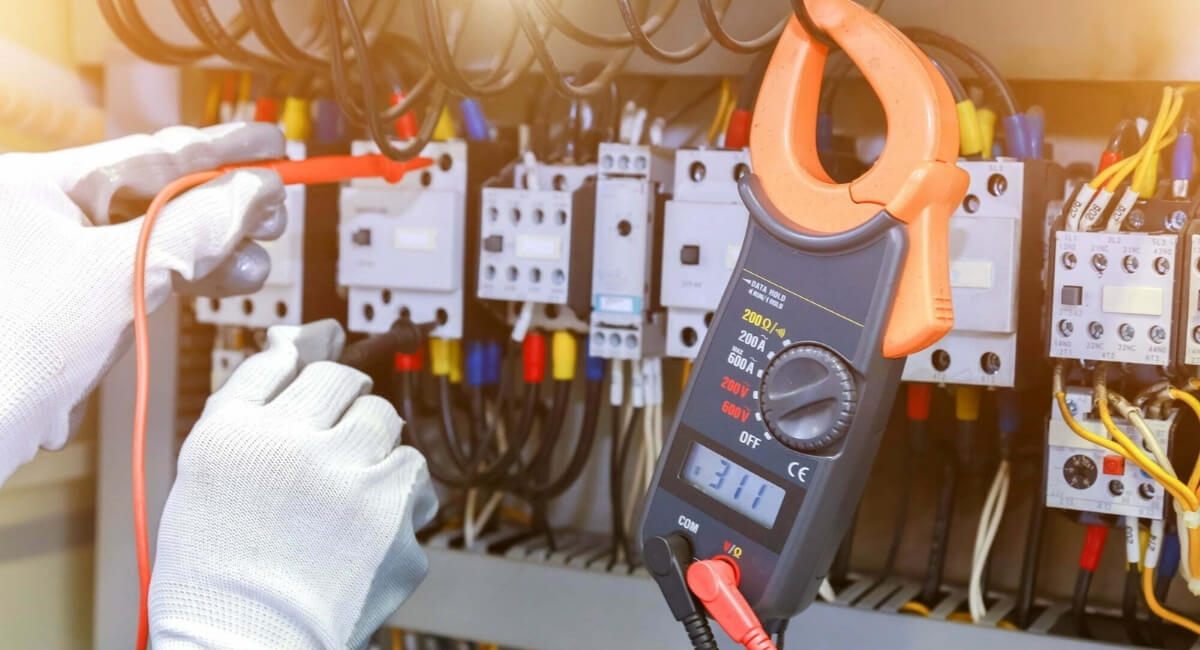Manutenção preventiva de quadros elétricos industriais em Manaus: Evite falhas e incêndios
